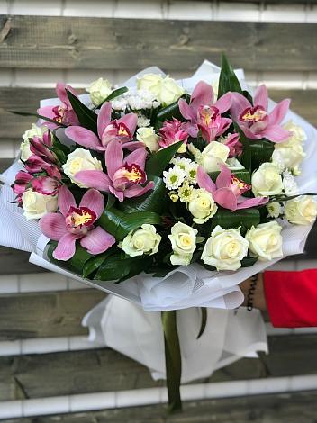 Букет цветов из: Розы и Хризантемы в Турки