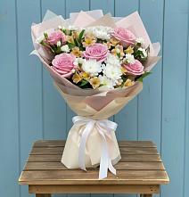 Букет цветов из:  Гвоздики, Орхидеи и Розы в Турки