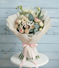 Букет цветов из:  Розы и Лизиантусы в Турки
