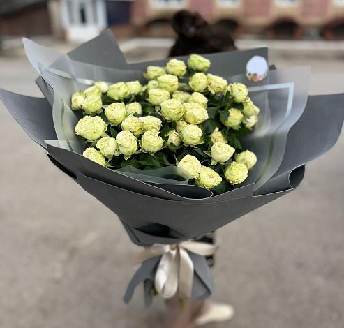Букет Белые кустовые розы Солинеро в Турки