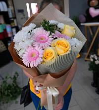 Букет цветов из:  Герберы, Розы и Хризантемы в Турки