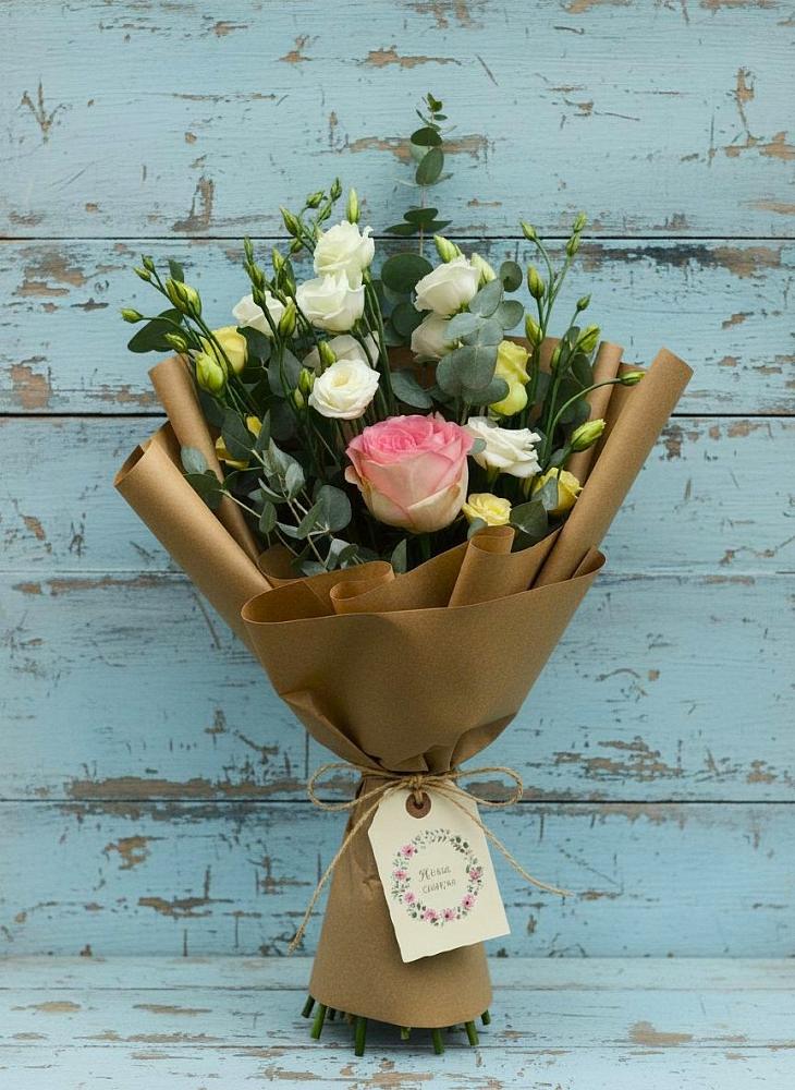 Букет цветов из: Розы и Лизиантусы в Турки