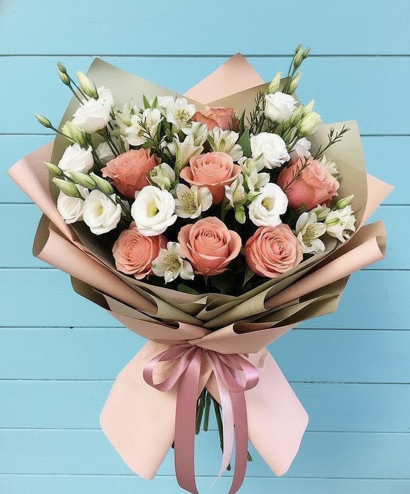 Букет цветов из: Розы, Альстромерии и Лизиантусы в Турки