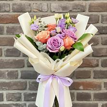 Букет цветов из:  Лизиантусы и Розы в Турки