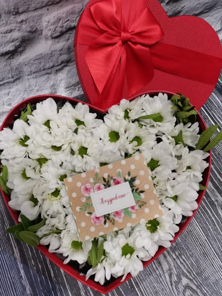 Цветочная композиция из Хризантемы в виде сердца в Турки