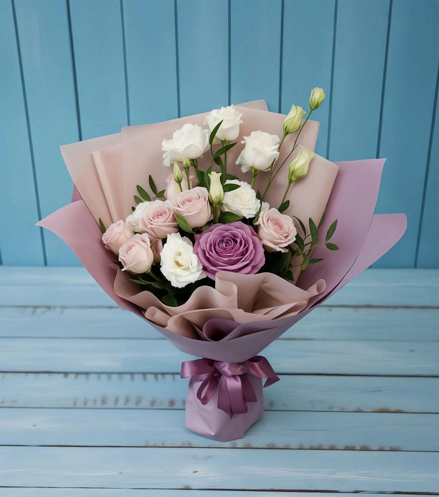 Букет цветов из: Розы и Лизиантусы в Турки